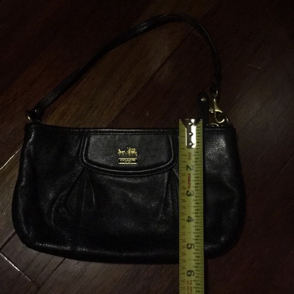 Authentic Coach Small Purse with shoulder strap - Picture 7 of 10
